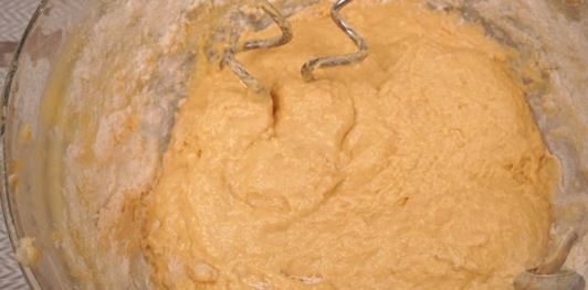 Фото приготовления рецепта: Польский пасхальный кулич на нутряном жире и сливочном масле - шаг №10