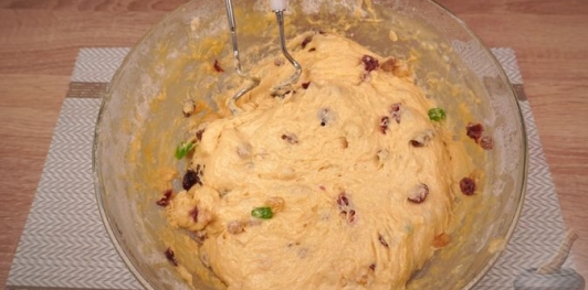 Фото приготовления рецепта: Польский пасхальный кулич на нутряном жире и сливочном масле - шаг №13