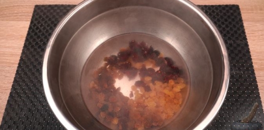 Фото приготовления рецепта: Польский пасхальный кулич на нутряном жире и сливочном масле - шаг №4