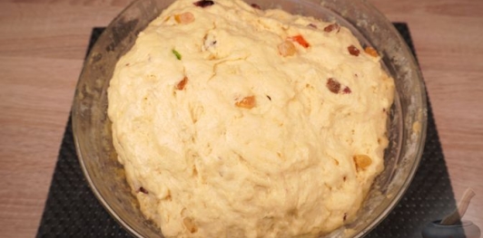 Фото приготовления рецепта: Польский пасхальный кулич на нутряном жире и сливочном масле - шаг №15