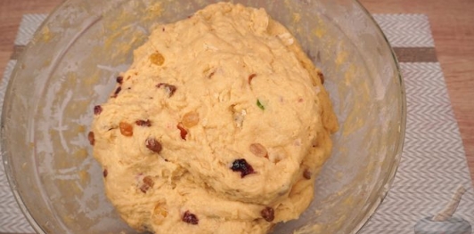 Фото приготовления рецепта: Польский пасхальный кулич на нутряном жире и сливочном масле - шаг №14