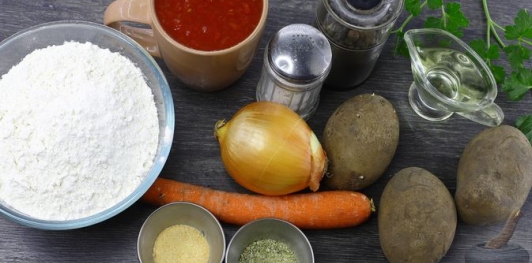 Фото приготовления рецепта: Постные картофельные ушки с овощами - шаг №1