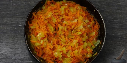 Фото приготовления рецепта: Постные картофельные ушки с овощами - шаг №6