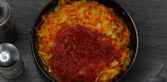 Фото приготовления рецепта: Постные картофельные ушки с овощами - шаг №8