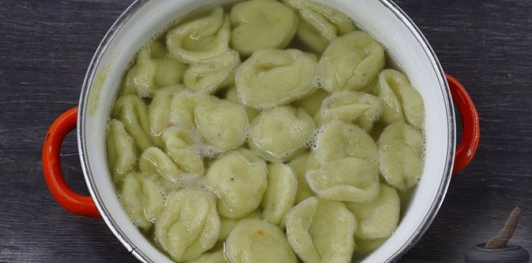 Фото приготовления рецепта: Постные картофельные ушки с овощами - шаг №28