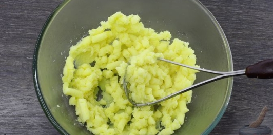 Фото приготовления рецепта: Постные картофельные ушки с овощами - шаг №11