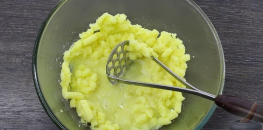 Фото приготовления рецепта: Постные картофельные ушки с овощами - шаг №12