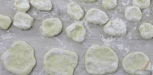 Фото приготовления рецепта: Постные картофельные ушки с овощами - шаг №25