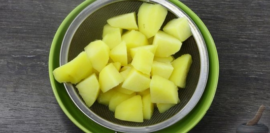 Фото приготовления рецепта: Постные картофельные ушки с овощами - шаг №10