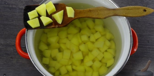 Фото приготовления рецепта: Постный грибной суп с булгуром - шаг №8