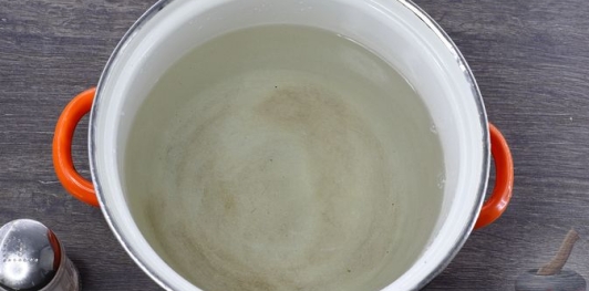 Фото приготовления рецепта: Постный грибной суп с булгуром - шаг №2