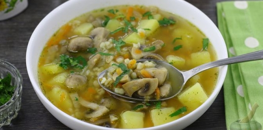 Фото приготовления рецепта: Постный грибной суп с булгуром - шаг №18