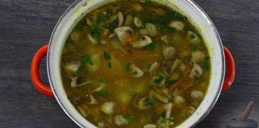 Фото приготовления рецепта: Постный грибной суп с булгуром - шаг №17