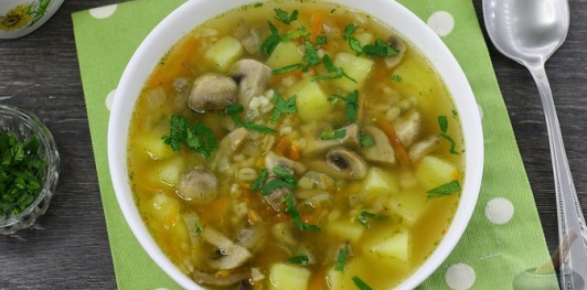 Фото приготовления рецепта: Постный грибной суп с булгуром - шаг №19