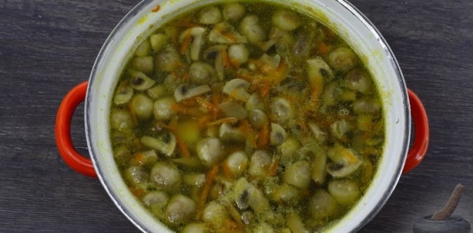 Фото приготовления рецепта: Постный грибной суп с булгуром - шаг №14