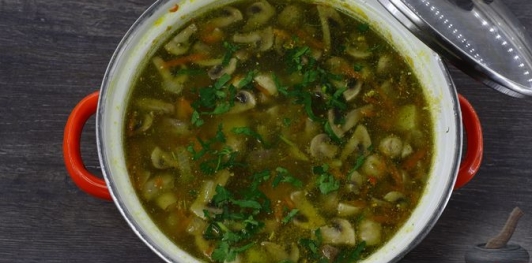 Фото приготовления рецепта: Постный грибной суп с булгуром - шаг №16