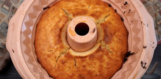 Фото приготовления рецепта: Постный лимонный кекс с глазурью - шаг №12