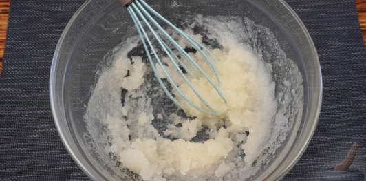 Фото приготовления рецепта: Постный лимонный кекс с глазурью - шаг №6