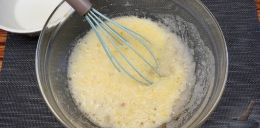 Фото приготовления рецепта: Постный лимонный кекс с глазурью - шаг №7