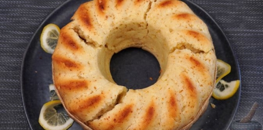 Фото приготовления рецепта: Постный лимонный кекс с глазурью - шаг №16