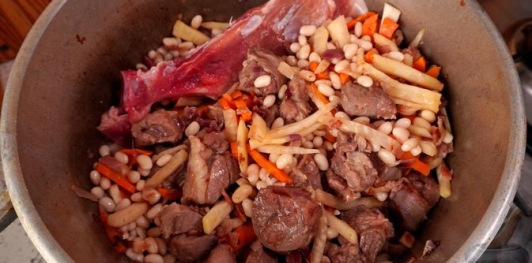 Фото приготовления рецепта: Рагу с бараниной и фасолью - шаг №12