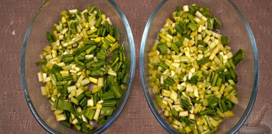 Фото приготовления рецепта: Рис с мясом и черемшой (в духовке) - шаг №9