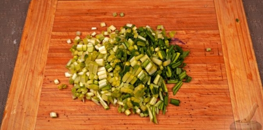 Фото приготовления рецепта: Рис с мясом и черемшой (в духовке) - шаг №8