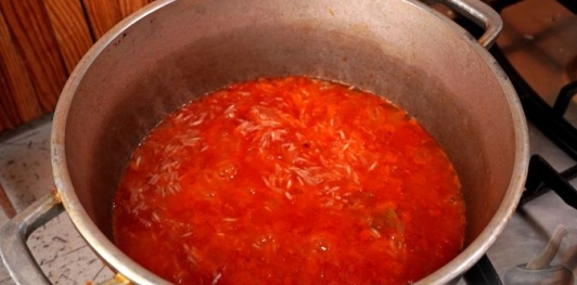 Фото приготовления рецепта: Рис в томатном соусе - шаг №11