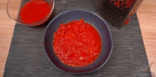 Фото приготовления рецепта: Рис в томатном соусе - шаг №7