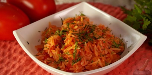 Фото приготовления рецепта: Рис в томатном соусе - шаг №14