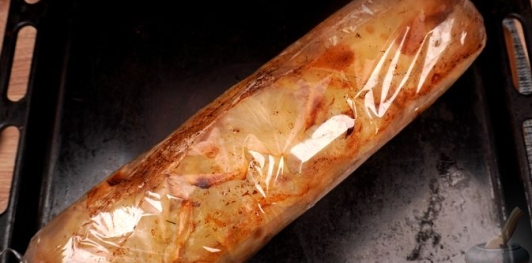 Фото приготовления рецепта: Рулет из капусты с фаршем и рисом (в рукаве) - шаг №20