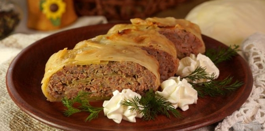 Фото приготовления рецепта: Рулет из капусты с фаршем и рисом (в рукаве) - шаг №21