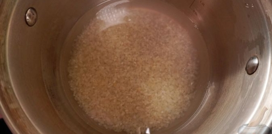 Фото приготовления рецепта: Рулет из капусты с фаршем и рисом (в рукаве) - шаг №2