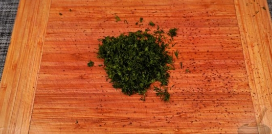 Фото приготовления рецепта: Рулет из капусты с фаршем и рисом (в рукаве) - шаг №5