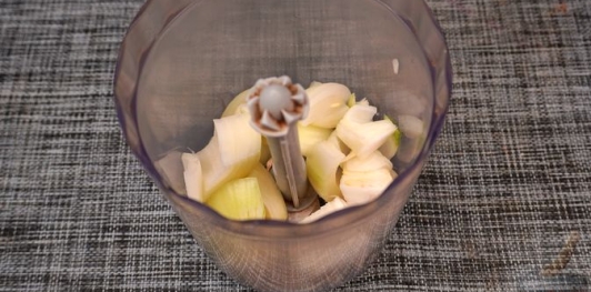 Фото приготовления рецепта: Рулет из капусты с фаршем и рисом (в рукаве) - шаг №6