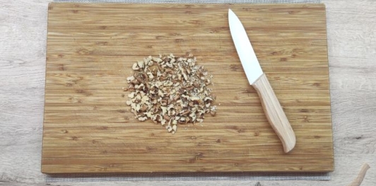 Фото приготовления рецепта: Рулет из лаваша с творогом, яблоками и грецкими орехами - шаг №5