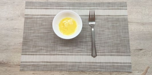 Фото приготовления рецепта: Рулет из лаваша с творогом, яблоками и грецкими орехами - шаг №12