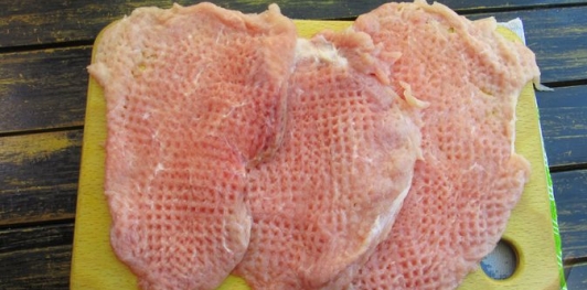 Фото приготовления рецепта: Рулетики из свинины, с картофелем и перцем - шаг №3