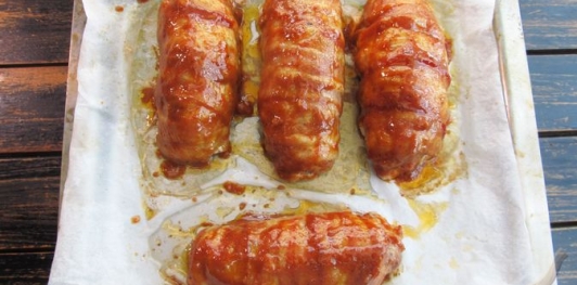 Фото приготовления рецепта: Рулетики из свинины, с картофелем и перцем - шаг №23