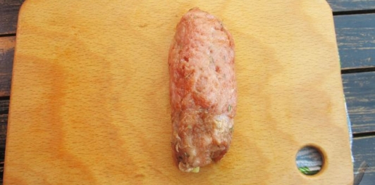 Фото приготовления рецепта: Рулетики из свинины, с картофелем и перцем - шаг №17