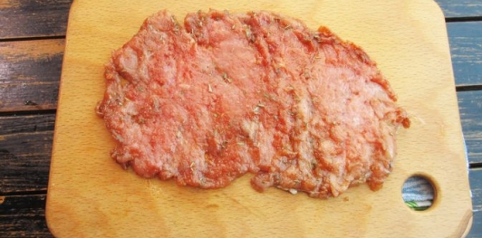 Фото приготовления рецепта: Рулетики из свинины, с картофелем и перцем - шаг №14