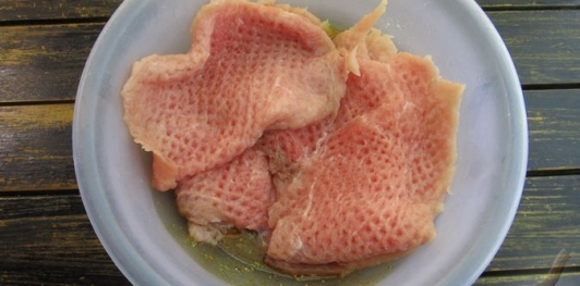 Фото приготовления рецепта: Рулетики из свинины, с картофелем и перцем - шаг №7