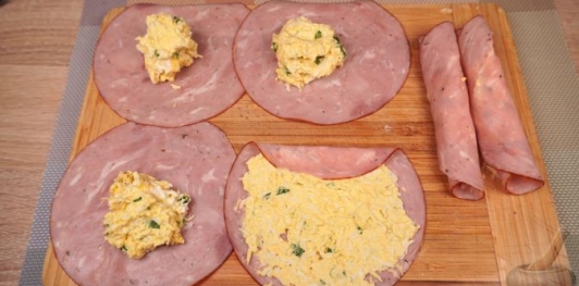 Фото приготовления рецепта: Рулетики из ветчины, с яйцами и хреном - шаг №6