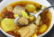 Рыба, тушенная с картофелем в томатно-имбирном соусе