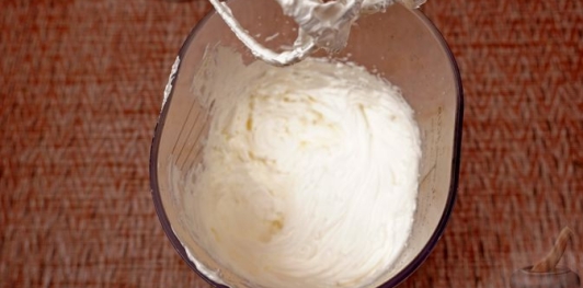 Фото приготовления рецепта: Салат из кольраби, редиса и яблок - шаг №10