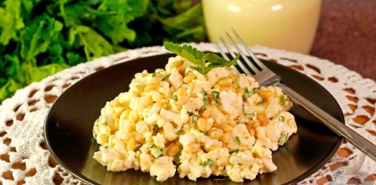 Фото приготовления рецепта: Салат из свежей цветной капусты и орехов - шаг №11