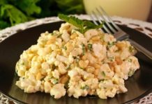 Салат из свежей цветной капусты и орехов