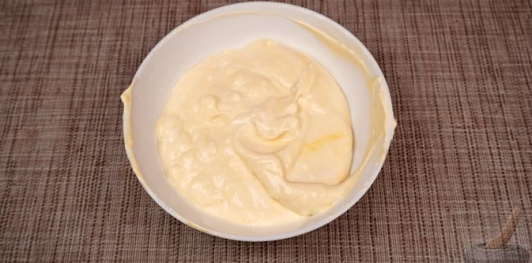 Фото приготовления рецепта: Салат с картошкой, яйцами, кукурузой и маринованными огурцами - шаг №13