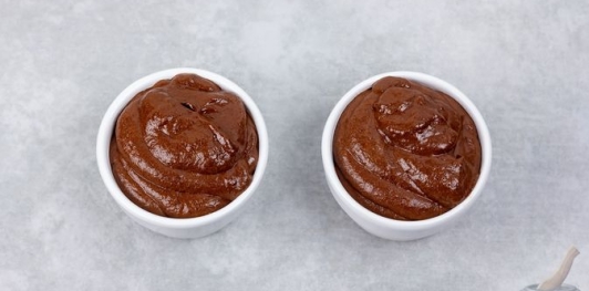 Фото приготовления рецепта: Шоколадный мусс на аквафабе - шаг №9