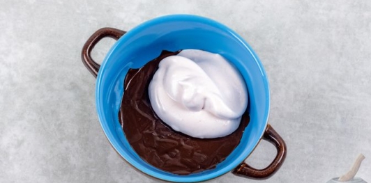 Фото приготовления рецепта: Шоколадный мусс на аквафабе - шаг №6